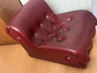 Sofá de piel rojo/marrón