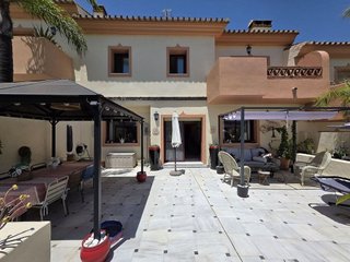 Casa adosada en venta en Coín