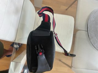 Riñonera Gucci Supreme Negra