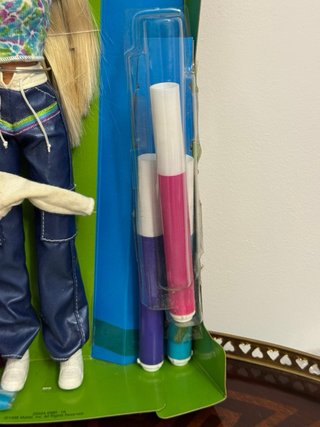 Barbie Tie-Dye con Ropa y Accesorios