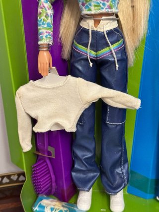 Barbie Tie-Dye con Ropa y Accesorios