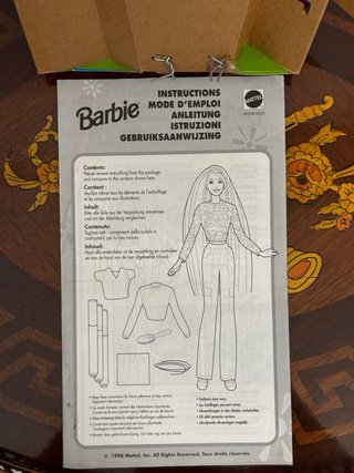 Barbie Tie-Dye con Ropa y Accesorios