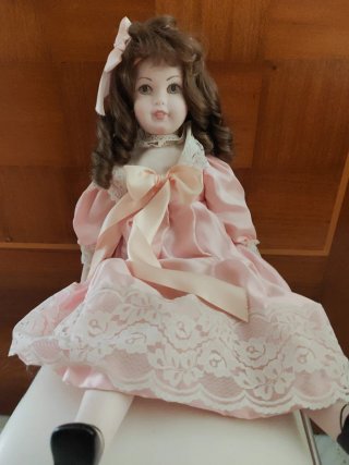Muñeca de porcelana antigua