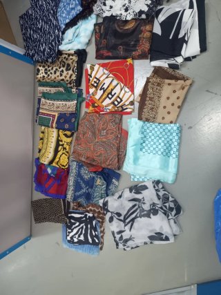 Lote de pañuelos estampados todo el lote 6€