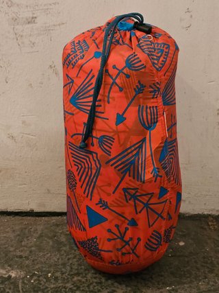 Saco de dormir con estampado tribal