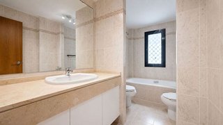 Piso en venta en El Padrón - El Velerín - Voladilla en Estepona