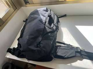 Mochila Trekking 50L Negra/Gris Forclaz