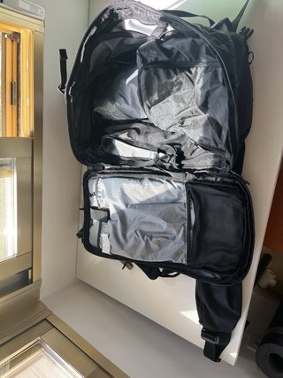 Mochila Trekking 50L Negra/Gris Forclaz
