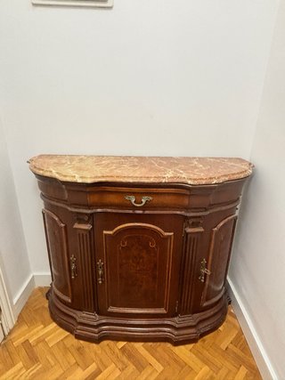 Aparador de entrada de madera y mármol