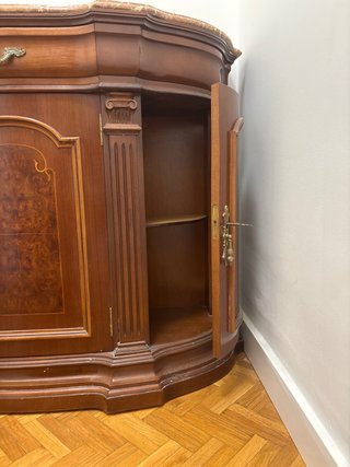 Aparador de entrada de madera y mármol