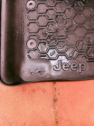Juego Alfombras Goma Jeep Renegade Original MOPAR