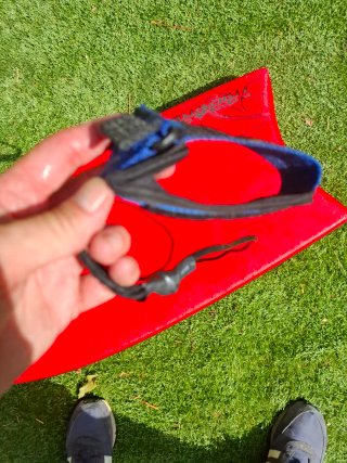 Tabla body surf roja con leash