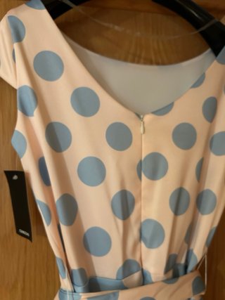 Vestido de lunares rosa y azul