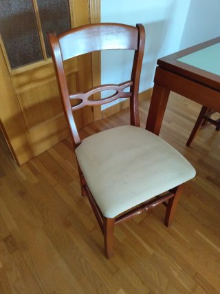 Mesa de comedor madera y cristal +4 sillas