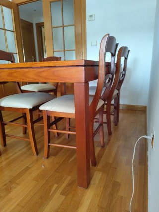 Mesa de comedor madera y cristal +4 sillas