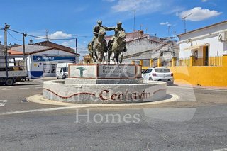 Casa adosada en venta en Ceclavín