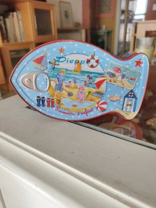 Caja lata francesa  pez con decoración vintage
