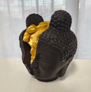 Escultura Negra y Dorada