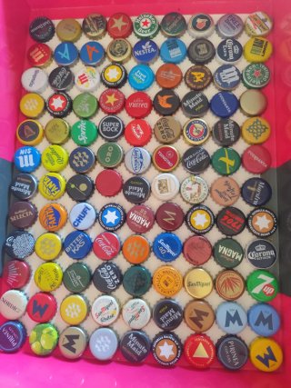 Lotto di lattine di birra e bevande