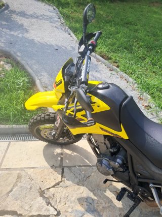Yamaha XT660X Supermotard Amarilla