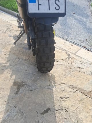 Yamaha XT660X Supermotard Amarilla