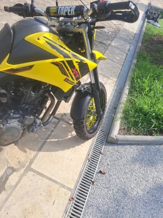 Yamaha XT660X Supermotard Amarilla