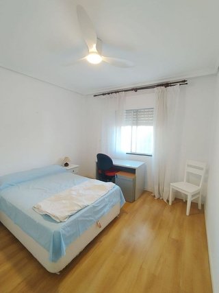 Piso en alquiler en El Juncal - Av. de la Paz en Sevilla