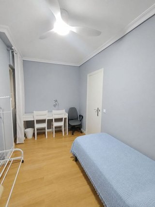 Piso en alquiler en El Juncal - Av. de la Paz en Sevilla