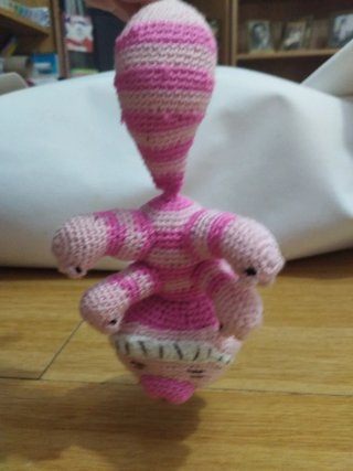 Gato Cheshire Crochet Rosa Rayas