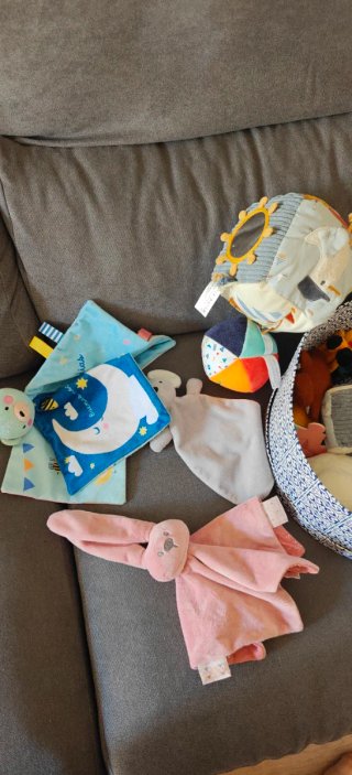 Lote Juguetes Bebé: Peluches y Pelotas