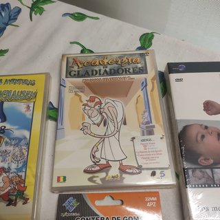 Lote di DVD per bambini e manuali