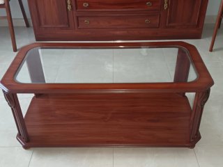 Mesa de centro de madera y cristal