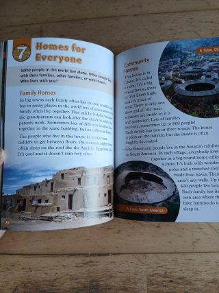 Oxford Read and Discover: Level 5: Homes Around...