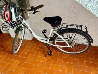 Bicicleta de paseo blanca