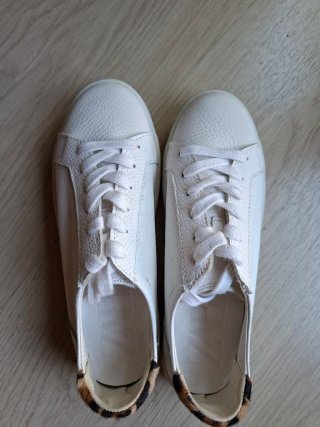 Zapatillas Zara blancas piel con detalle leopardo