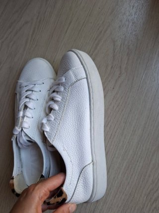 Zapatillas Zara blancas piel con detalle leopardo
