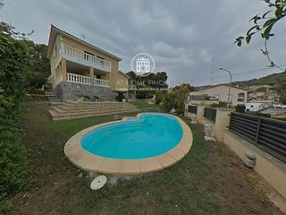 Chalet en venta en Eixample Residencial en Roda de Barà