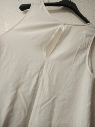 Blusa blanca sin mangas