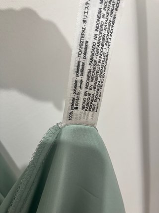 Blusa Zara satén verde talla única