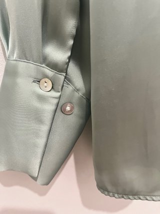 Blusa Zara satén verde talla única
