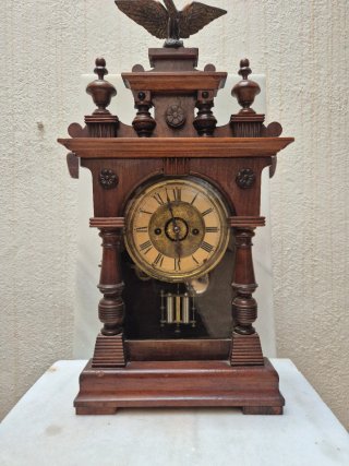 Reloj de péndulo antiguo