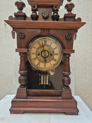 Reloj de péndulo antiguo