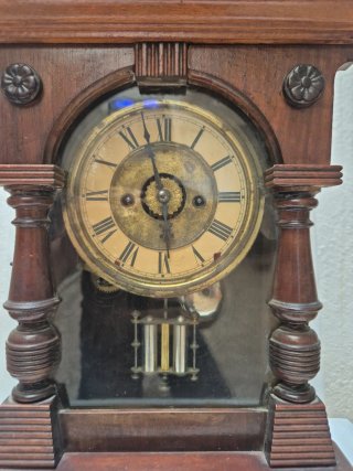 Reloj de péndulo antiguo