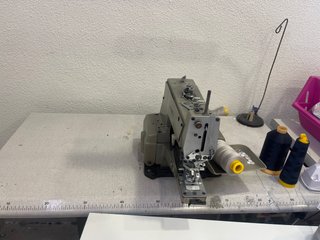 Máquina de botones industrial Juki