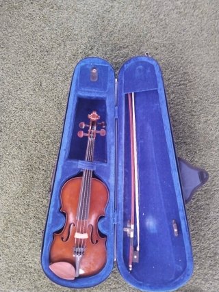 Violín 1/2 con arco + estuche