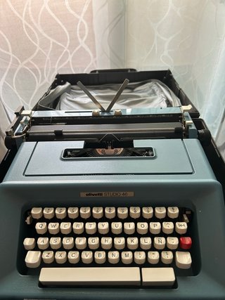 Máquina de escribir Olivetti Studio 46