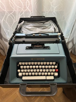 Máquina de escribir Olivetti Studio 46