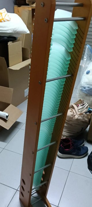 Mueble para CDs de madera y plástico