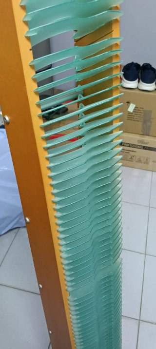 Mueble para CDs de madera y plástico