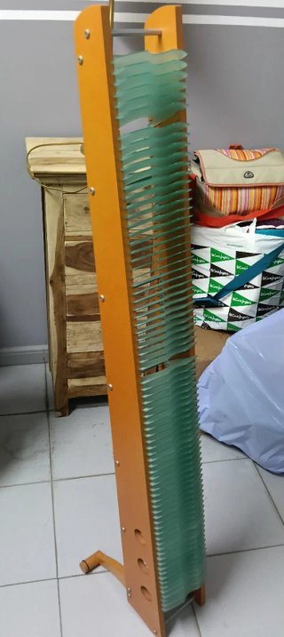 Mueble para CDs de madera y plástico